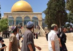 عشرات المستوطنين يقتحمون المسجد الأقصى بحراسة قوات الاحتلال