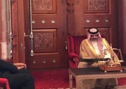 فى آخر محطات جولته العربية .. شكرى يسلم عاهل البحرين رسالة من الرئيس السيسى