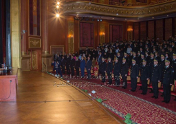 وزير الداخلية يُكرم أسر الشهداء والمصابين والمتميزين من رجال الشرطة