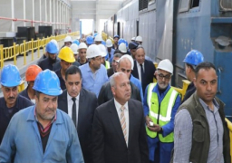 وزير النقل يتفقد أعمال عمرة وصيانة الجرارات بورش التبين للسكك الحديدية