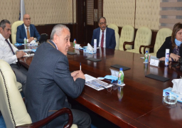 بالصور … وزير الإسكان يناقش آليات تنفيذ التوجيه الرئاسى بإنشاء 250 ألف وحدة سكنية بالمحافظات والمدن الجديدة