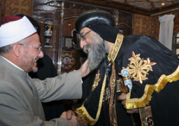 مفتي الجمهورية يهنيء البابا تواضروس والطوائف المسيحية بأعيادهم