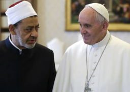 الإمام الطيب يتلقى اتصالًا مِن البابا فرنسيس للتهنئة بشهر رمضان