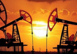 النفط يهبط جراء مخاوف حيال الطلب والتوترات الأمريكية الصينية