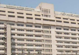 إجراء الفحوصات للأطقم الطبية والعاملين والمرضى بمعهد الأورام
