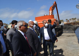 وزير النقل يتابع أعمال إنشاء محطة متعددة الأغراض بميناء الإسكندرية