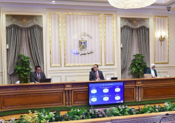 رئيس الوزراء يتابع جهود مجابهة فيروس ” كورونا” .. ويؤكد على أهمية الالتزام بارتداء الكمامة الطبية