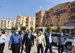 بالصور .. وزير الإسكان يقوم بجولة مفاجئة لتفقد سير العمل بمركز خدمة المواطنين والمركز التكنولوجي بمدينة القاهرة الجديدة