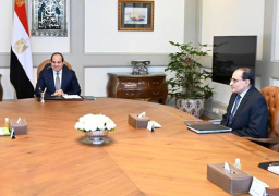 “السيد الرئيس يوجه باستمرار العمل بالمشروعات القومية مع تطبيق أعلى درجات الوقاية والرعاية الصحية للعاملين بالمواقع حفاظاً على سلامتهم”.