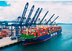 بالصور .. وزارة النقل: قناة السويس تستعد لعبور أكبر سفينة حاويات في العالم وعلى متنها ٢٤ ألف حاوية