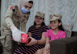 بالفيديو والصور.. الرئيس السيسي يقدم هدايا عينية ومادية لأبناء وأسر الشهداء والمصابين بمناسبة عيد الفطر