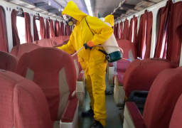 بالصور.. “السكك الحديدية” تواصل اجراءات التعقيم لمواجهة “كورونا”