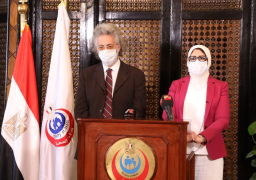 وزيرة الصحة لنقيب أطباء مصر: القيادة السياسية حريصة على توفير كافة سبل الدعم والرعاية للأطقم الطبية