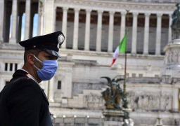 إيطاليا تخفف قيود مواجهة فيروس كورونا وتعيد فتح الحدائق العامة