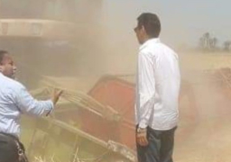 رئيس قطاع الانتاج يتابع حصاد القمح بمزارع “سدس- بني سويف”