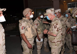 رئيس الأركان يتناول الإفطار مع مقاتلي مكافحة الإرهاب بشمال سيناء