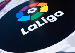 رئيس الوزراء الإسباني يعلن استئناف دوري كرة القدم اعتبارا من 8 يوليو المقبل