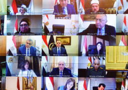 مدبولي خلال ترؤسه مجلس الوزراء بالفيديو كونفرانس: نتابع يومياً عودة المصريين العالقين من الخارج وسنُعيد أكثر من 16 ألفا خلال هذه الفترة