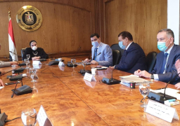 وزيرة التجارة والصناعة تبحث مع منتجي الغزل والنسيج والملابس الجاهزة إستعدادات المصانع لإنتاج الكمامات القماش