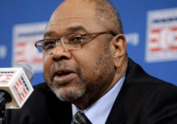 وفاة لاعب البيسبول الأمريكي السابق واطسون عن 74 عاما