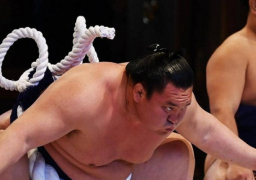 وفاة مصارع سومو ياباني بفيروس كورونا