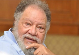 لقاء نادر للفنان الكبير يحيى الفخراني بمعرض القاهرة الدولي للكتاب اليوم