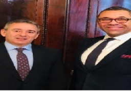 سفير مصر في لندن يجري مشاورات هاتفية مع وزير الدولة البريطاني للشرق الأوسط وشمال أفريقيا