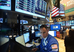 الأسهم الأمريكية تفتح منخفضة بفعل إصابات فيروس “كورونا”