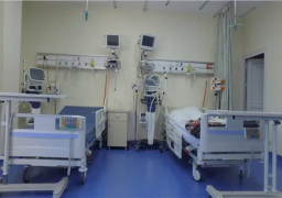 الحكومة تنفي توقف استقبال الحالات الطارئة للانشغال بأزمة كورونا