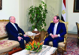 قرار جمهوري بترقية اللواء العصار إلى رتبة فريق فخري ومنحه وشاح النيل