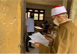 طلاب الثانوية الأزهرية شعبة “علمي” يؤدون امتحان مادة “القرآن الكريم”