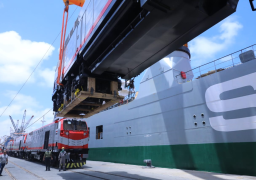 صور..النقل: الدفعة الرابعة من الجرارات الجديدة تصل ميناء الاسكندرية