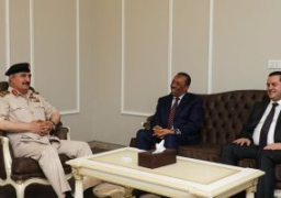 حفتر يستقبل مسئولين ليبيين لبحث تفعيل إعلان القاهرة ومخرجات برلين