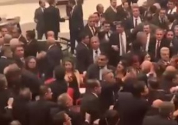 شجار بالأيدى فى البرلمان التركى بسبب مشروع قانون “حراس الليل”