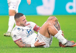 يباي يعود لصفوف ليون بعد ستة أشهر من إصابة خطيرة في الركبة