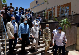 رئيس الوزراء يقوم بجولة تفقدية للمشروعات التنموية والخدمية بأسوان