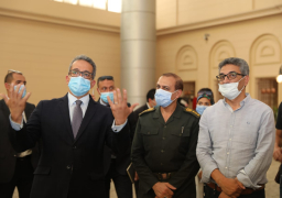 العناني يتفقد اللمسات النهائية بمتحف المركبات الملكية