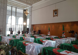 نقل رفات 24 شهيدا بالثورة الجزائرية لقصر الثقافة لإلقاء النظرة الأخيرة