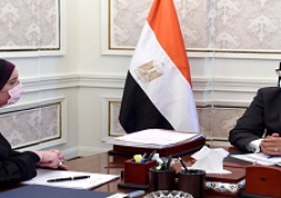 رئيس الوزراء يتابع مع وزيرة الصناعة الموقف التنفيذي لإقامة مجمعات للصناعات المتوسطة والصغيرة بالمحافظات