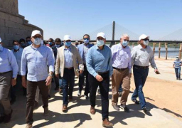 مدبولي يتفقد محور كلابشة وأعمال ازدواج طريق القاهرة/ أسوان الصحراوي