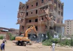 شعراوى يحيل واقعة انهيار عقار مخالف على سائق حفار بالجيزة للتحقيق