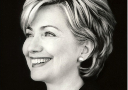 هيلاري كلينتون وثائقي تصحيح سرد سيرة حياتها بعد نجاح فيلم ميشيل أوباما