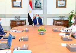 الرئيس السيسي يجتمع برئيس الوزراء ووزيرة التخطيط ورئيس هيئة الشراء الموحد ومدير صندوق مصر السيادي