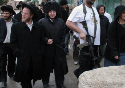 مستوطنون إسرائيليون يقتحمون قمة جبل صبيح فى نابلس