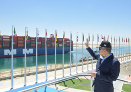 قناة السويس تسجل عبور 19311 سفينة بحمولات 1.21 مليار طن خلال عام.. صور