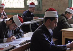 طلاب القسم العلمى بالثانوية الأزهرية يؤدون اليوم امتحان اللغة الأجنبية