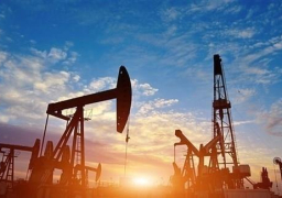 النفط يصعد بعد تراجع كبير فى المخزونات الأمريكية وترقب اجتماع لجنة أوبك