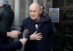 بلاتر يدعو لإيقاف انفانتينو رئيس الفيفا