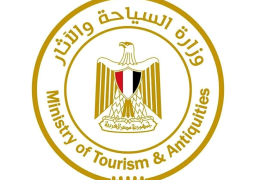 “السياحة” تنفى منع سباحة سيدة بالمايوه الشرعى بقرية سياحية