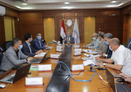 وزير النقل يعقد اجتماعاً موسعا مع قيادات الهيئة العامة للطرق والكباري والنقل البري